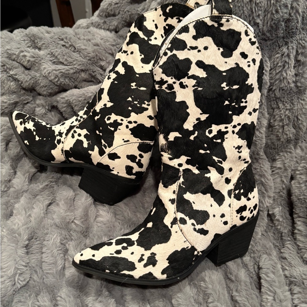 Dingo Black and White Cowhide Cowboy Boots - Picture 5 of 16